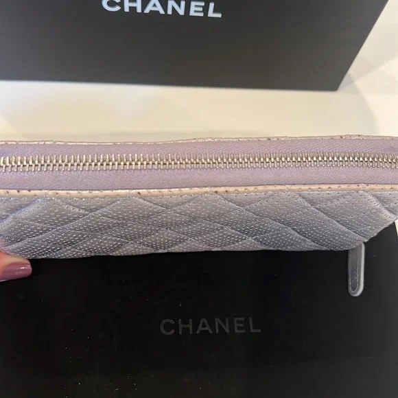 🔥RARE CHANEL IRIDESCENT SILVERY/PURPLE ZIP AROUND WALLET FULL INCLUSION 🔥 - Picture 11 of 16